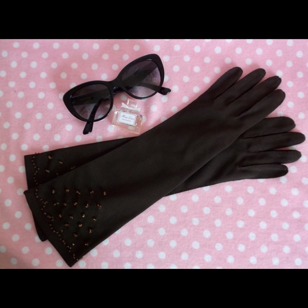 Vtg 1940’s “Saks Fifth Avenue” Brown beaded gloves